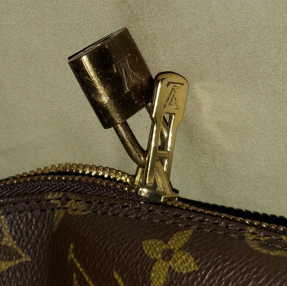 LOUIS VUITTON HANDBAG - Picture 15 of 17